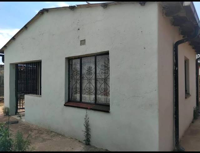 2 BEDROOM HOUSE FOR SALE IN STRETFORD